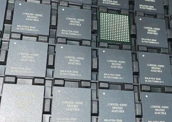 آرایه درب قابل برنامه ریزی LCMXO3L-4300C-5BG256C 4320LUTs MachXO3 برنامه نویسی منطق IC CSFBGA-256